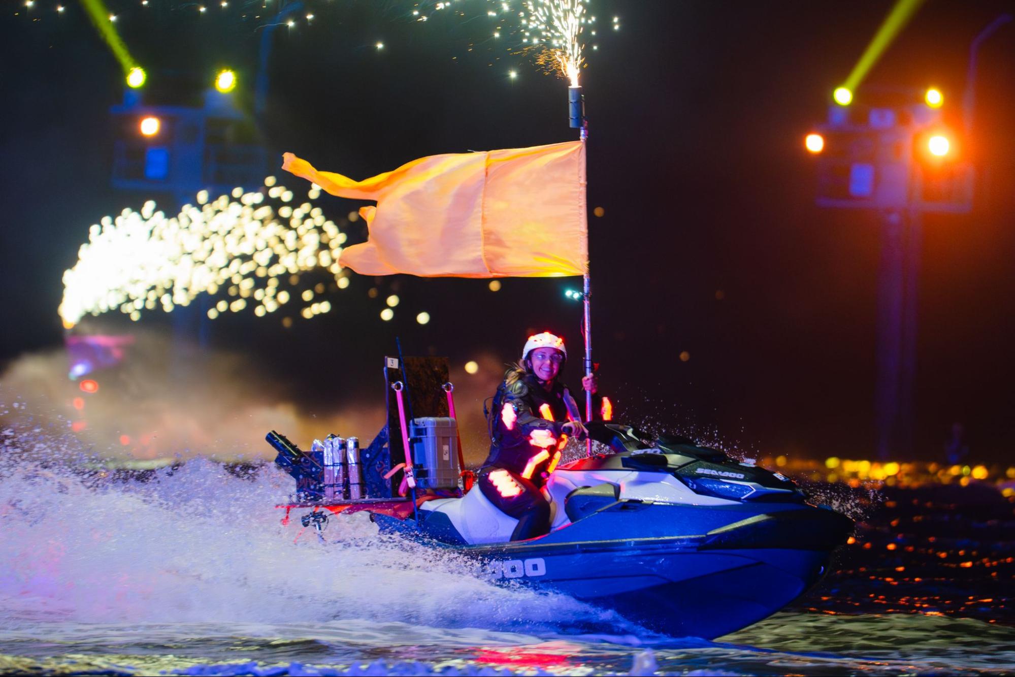 Tất tần tật về show jetski bắn pháo hoa đạt 2 kỷ lục Guinness hot nhất Cát Bà mùa hè 2025
 - 2